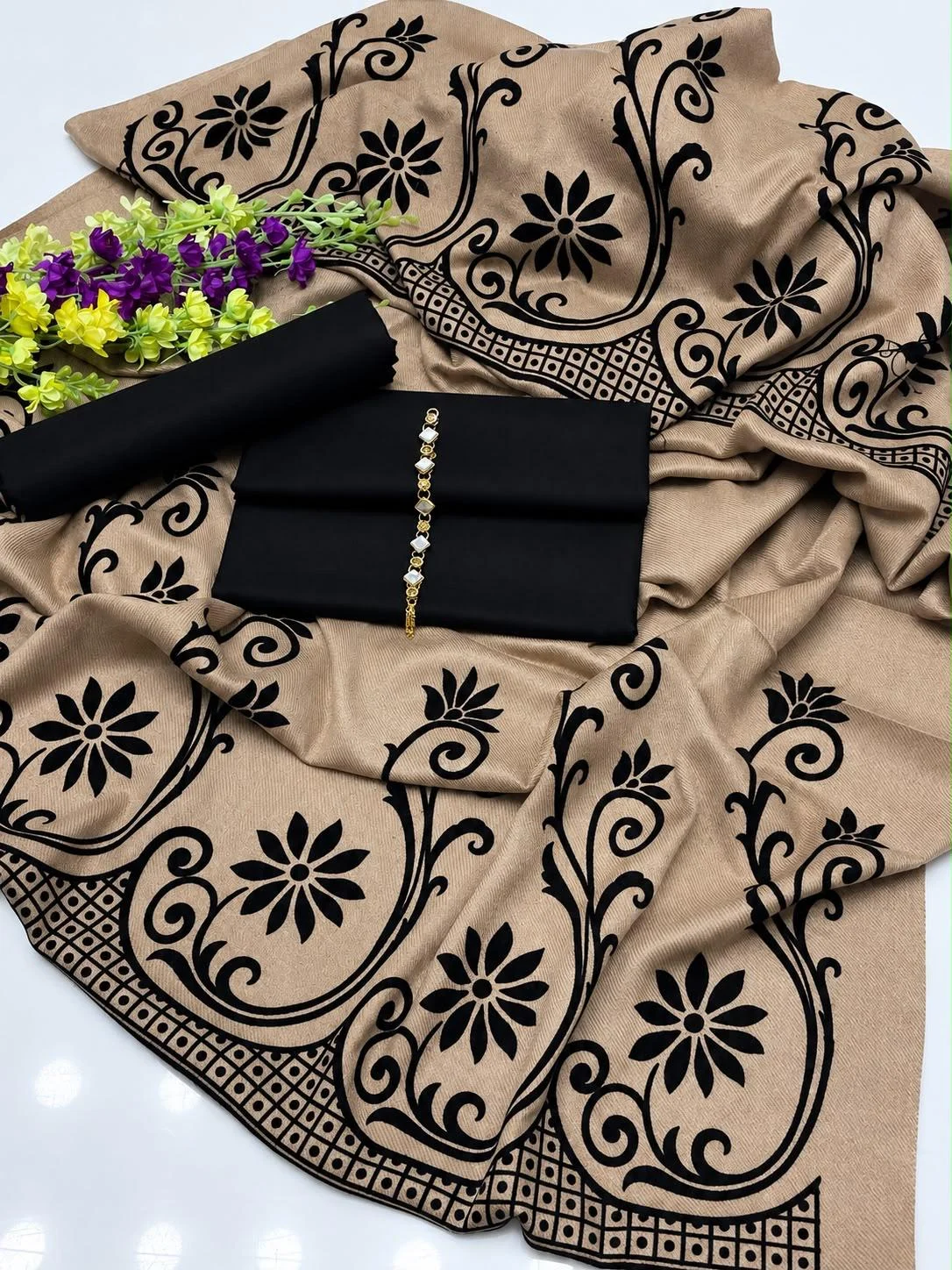Dhanak — Black & Beige — photo 3
